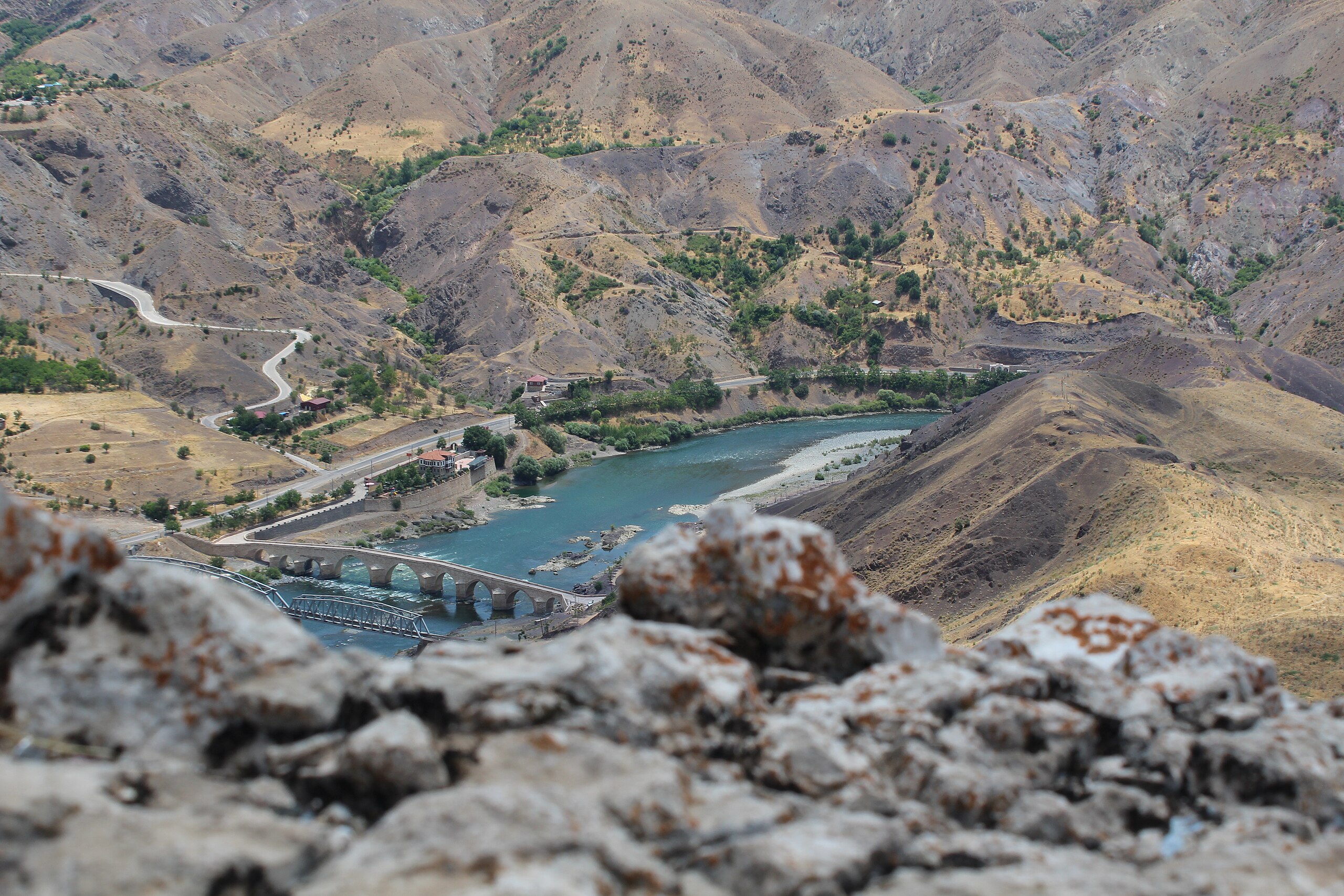 image of two bridges, highway and rail, over the Murat River in Turkey
